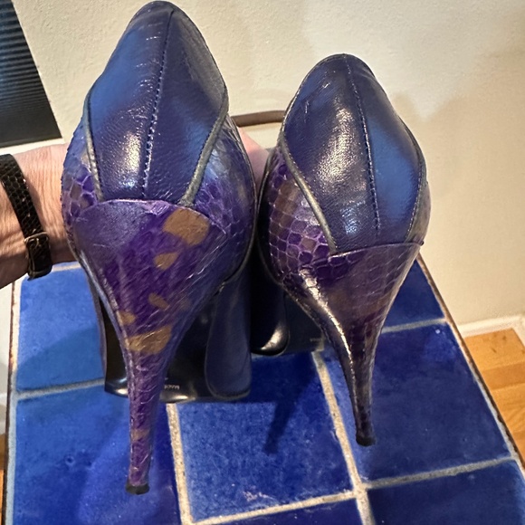 1980s Deep Purple/ Blue Leather Snakeskin 4" High Heels by Jade East- sz 8 B - Picture 7 of 13